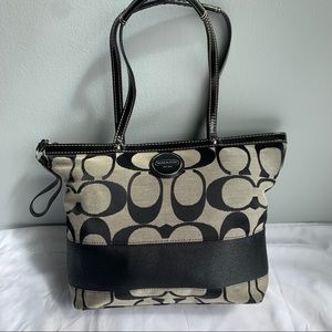 Signature print Coach shoulder bag